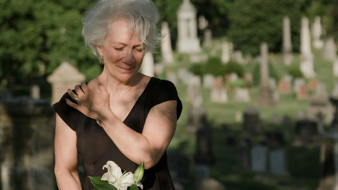 Still Here in Verse: Heartfelt 1st One Year 1 Year Death Anniversary Poems for the Ones We Lost