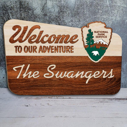 Personalisiertes Nationalpark Schild, National Park Service Willkommensschild, Camp Hochzeit, Wanderer Geschenk, Naturliebhaber, Jahrestag, Willkommen bei unserem Abenteuer Schild