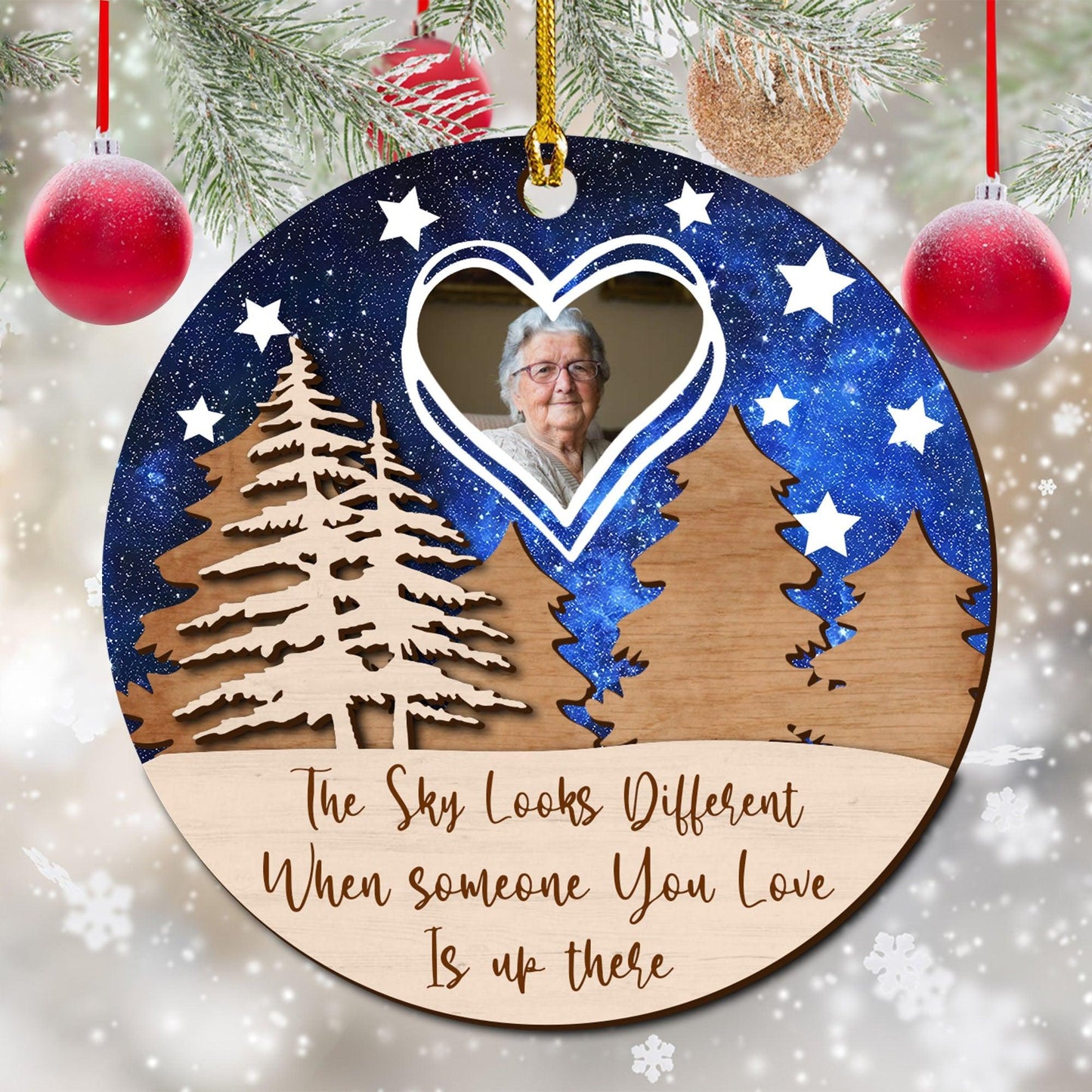 Der Himmel sieht anders aus, Gedenkgeschenk – Holzornament in individueller Form – Holzornament 2-lagig