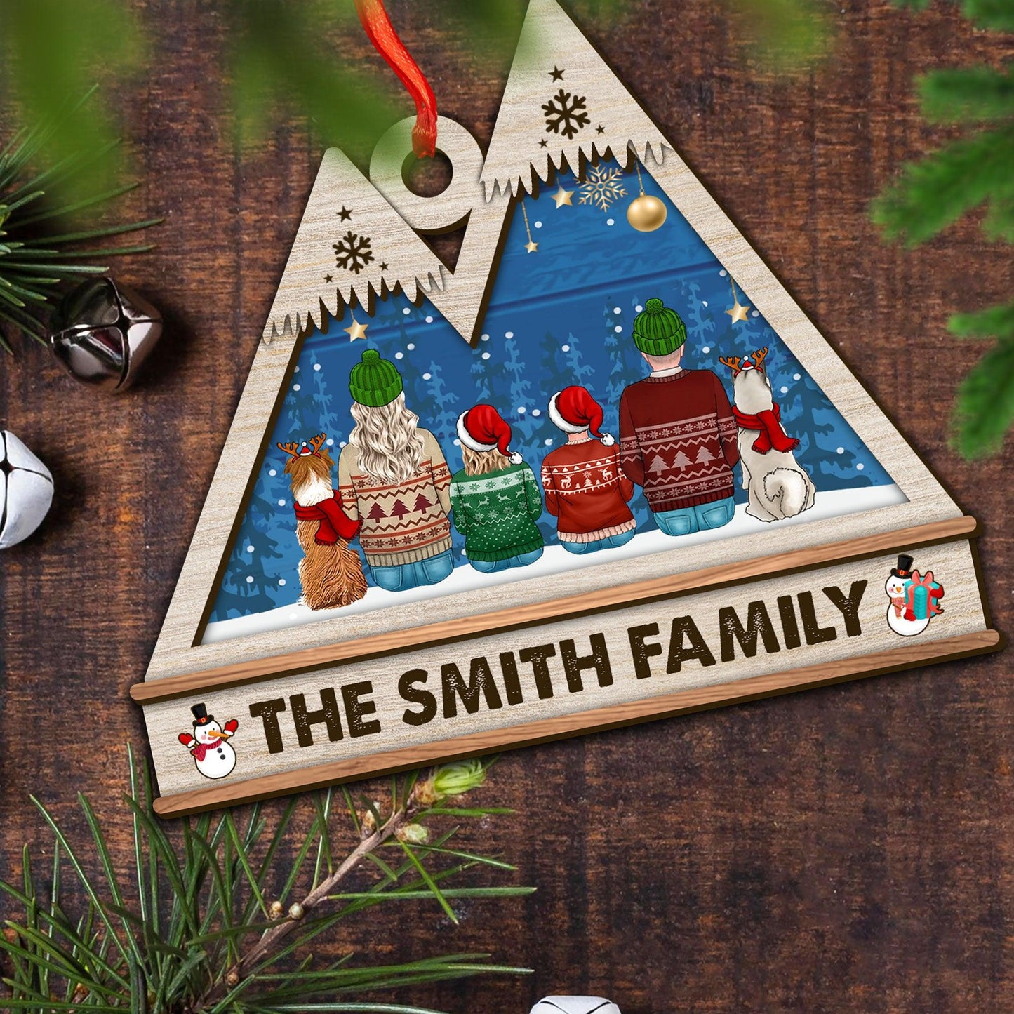 Weihnachtsschmuck „Die ganze Familie zusammen im Urlaub“ – individuelle Form aus Holz und Acryl 